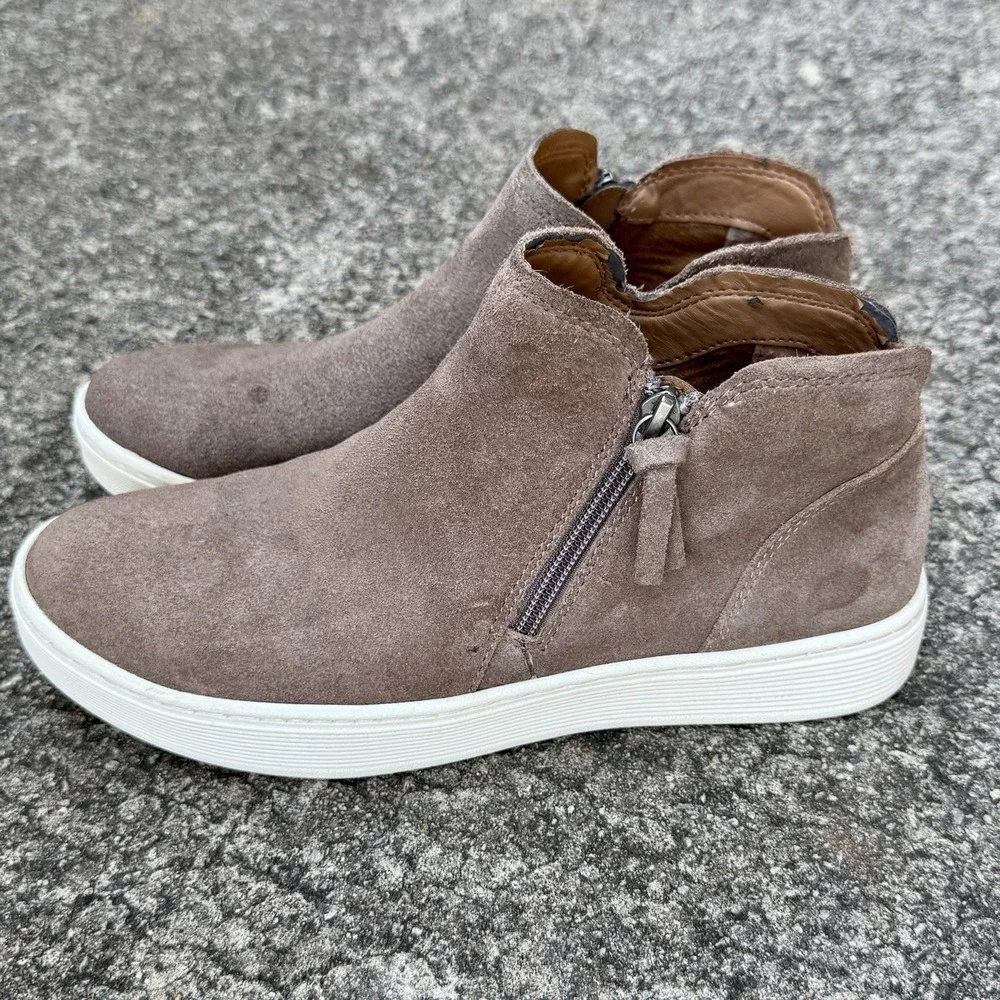 Sofft Women's Sz 8 M‎ Britton Casual Sneaker W/ Side Zip In Taupe Suede W/ Spot